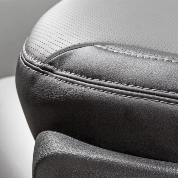 Модельные чехлы AUTOPROFI для Kia Rio седан (2011-2017) экокожа, чёрный-темно серый 4